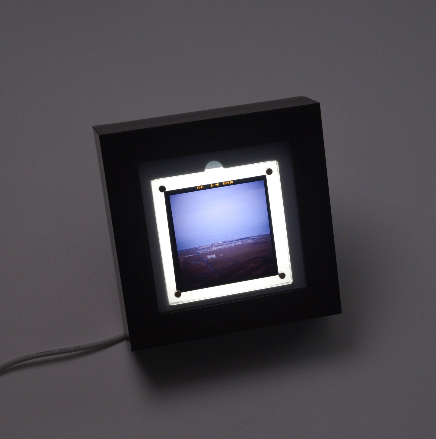 BACKLIT PHOTO FRAME FOR SLIDE FILM DISPLAY