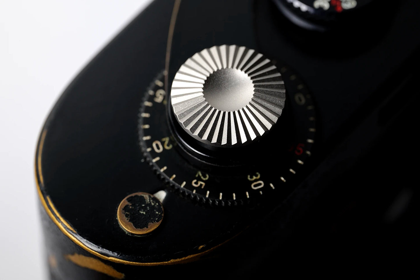Tahusa Air Clicker – Soft Release Button (Titanium)
